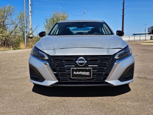 Used 2024 Nissan Altima 2.5 SV image 2