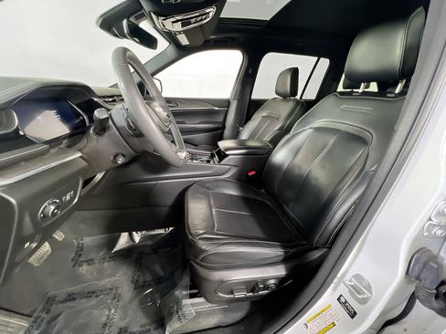 Used 2023 Jeep Grand Cherokee Overland image 22