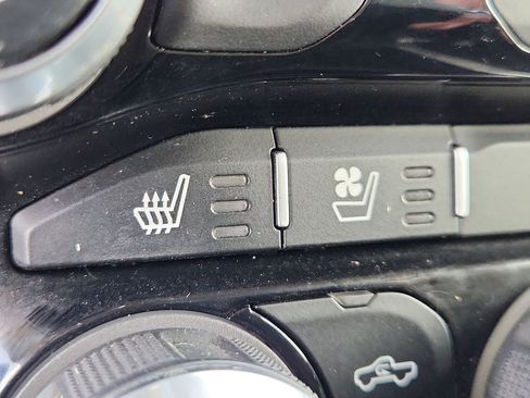 Used 2019 RAM 1500 Laramie AWD/4WD image 23