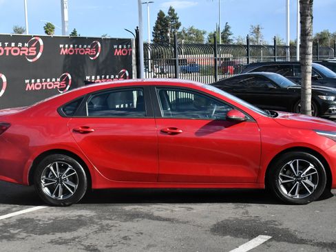 Used 2023 Kia Forte LXS w/ LXS Technology Package image 9