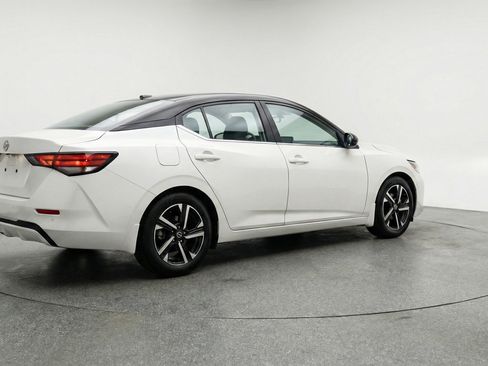 Used 2025 Nissan Sentra SV FWD image 9