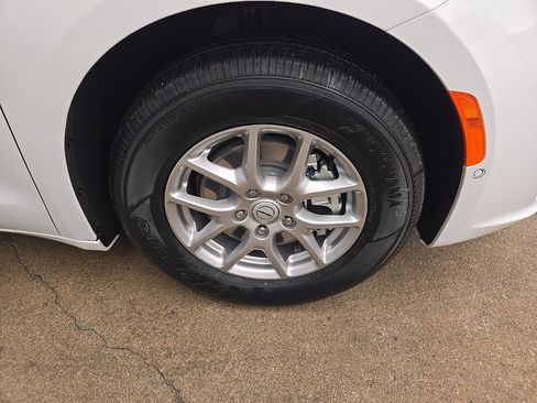 New 2026 Chrysler Pacifica Select image 24