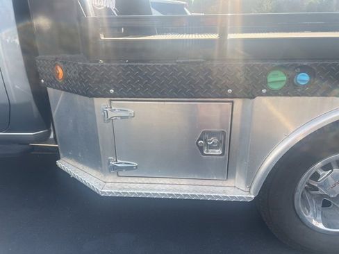 Used 2024 GMC Sierra 3500 SLE w/ SLE Convenience Package image 6