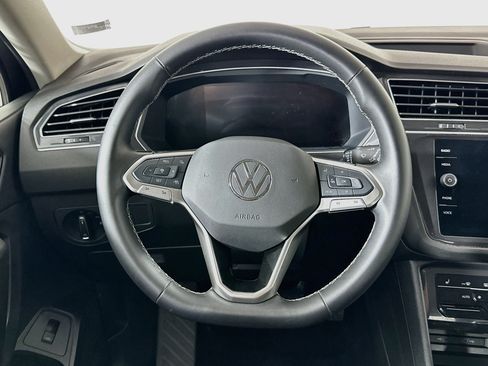 Used 2024 Volkswagen Tiguan SE AWD/4WD image 18