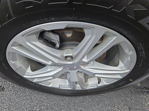 Used 2022 GMC Terrain SLE w/ Driver Convenience Package image 9