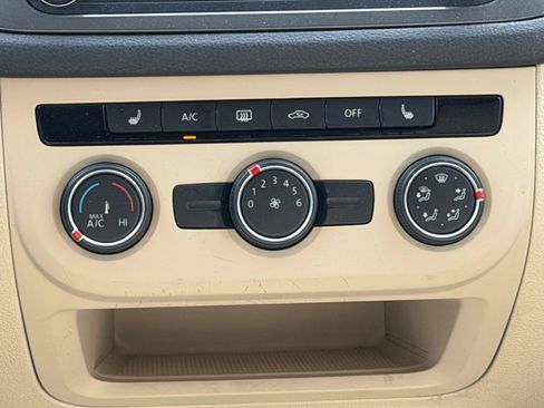 Used 2016 Volkswagen Tiguan S FWD image 17