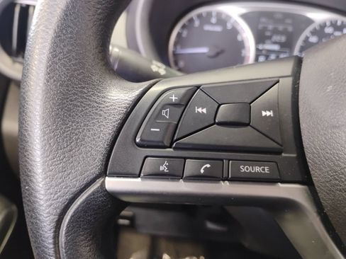 Used 2022 Nissan Kicks S FWD image 7