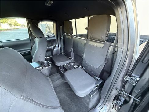 Used 2016 Toyota Tacoma TRD Off-Road w/ Premium & Technology Package image 24