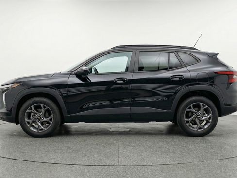 Used 2025 Chevrolet Trax LT image 5