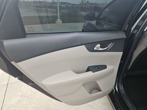 Used 2021 Kia Forte LXS image 28