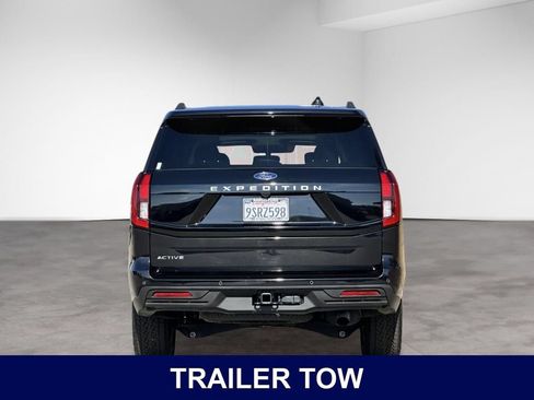 Used 2025 Ford Expedition Active AWD/4WD image 4
