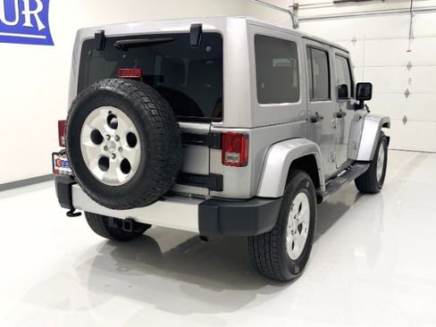 Used 2014 Jeep Wrangler Unlimited Sahara w/ Max Tow Package AWD/4WD image 11