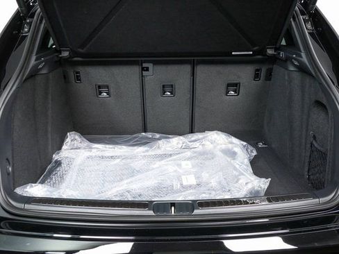 New 2026 Porsche Macan Turbo image 32