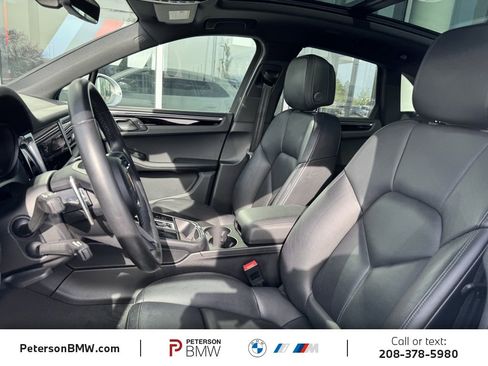 Used 2024 Porsche Macan image 17