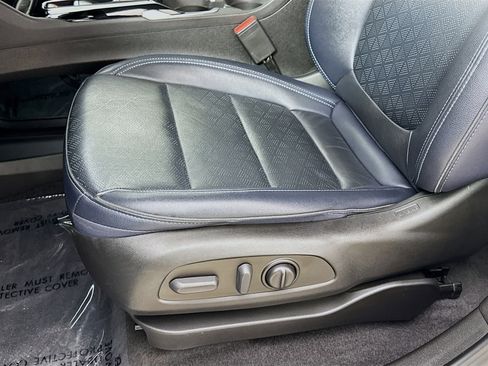 Used 2022 Chevrolet Bolt EUV LT w/ Convenience Package image 19