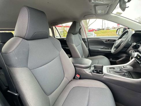 Used 2023 Toyota RAV4 LE image 17