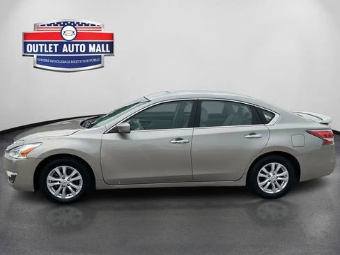 Used 2014 Nissan Altima 2.5 S w/ Sport Value Package FWD image 6