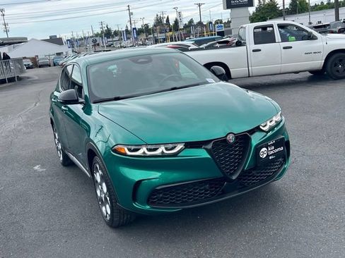 Used 2024 Alfa Romeo Tonale Ti w/ Premium Interior Package AWD/4WD image 5