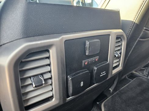 Used 2019 Ford F150 Platinum w/ Equipment Group 701A Luxury image 14