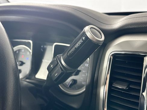 Used 2019 Nissan Titan SV w/ SV Convenience Package AWD/4WD image 27