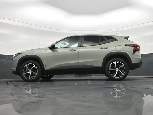 Used 2024 Chevrolet Trax RS FWD image 24