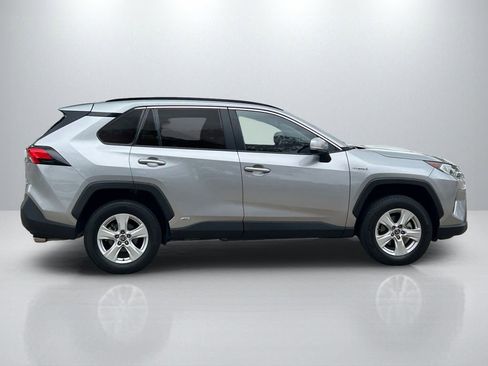 Used 2021 Toyota RAV4 XLE w/ Convenience Package AWD/4WD image 4