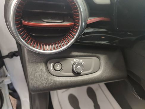 New 2025 Chevrolet Trax RS w/ Sunroof Package image 27