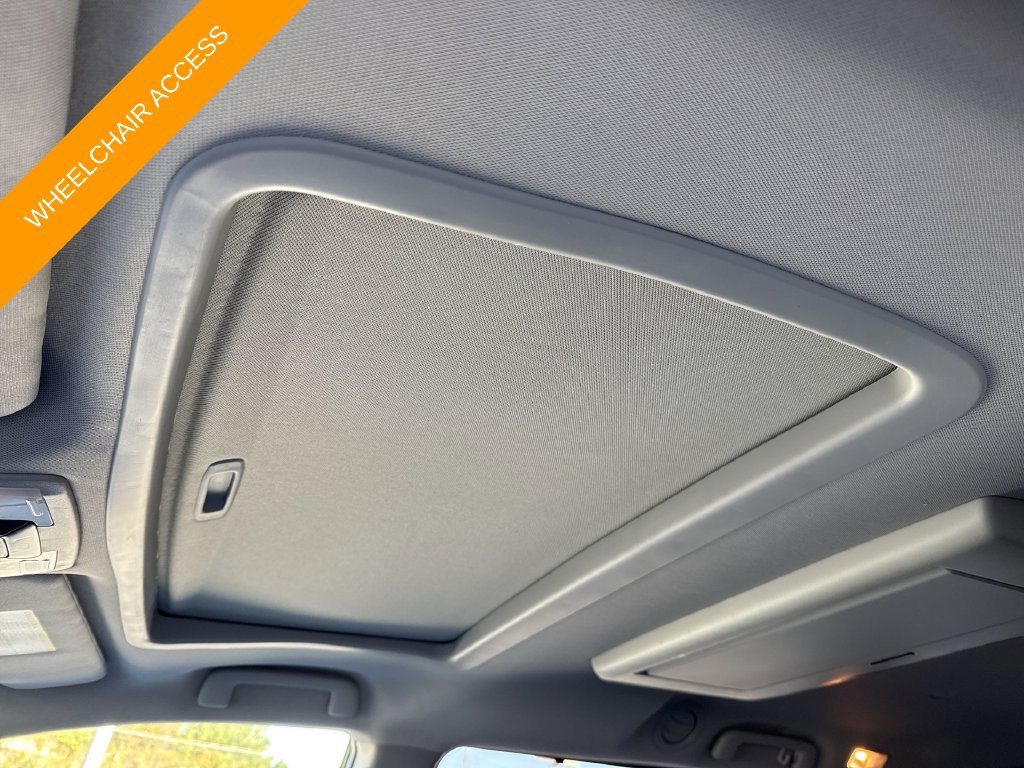 Used 2017 Toyota Sienna XLE Premium FWD image 11