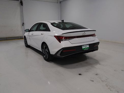 Used 2025 Hyundai Elantra Sport image 5