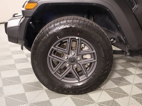 Used 2021 Jeep Wrangler Unlimited Sport AWD/4WD image 16