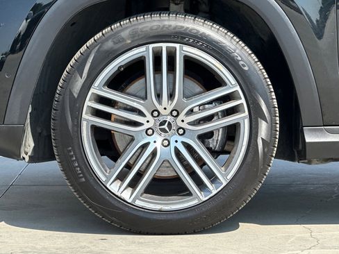 Used 2024 Mercedes-Benz GLS 450 4MATIC image 27