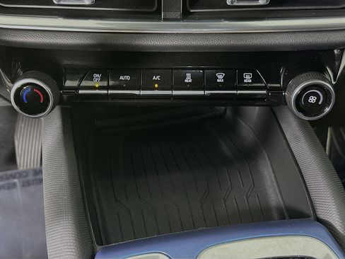 Used 2024 Chevrolet Equinox EV LT image 22