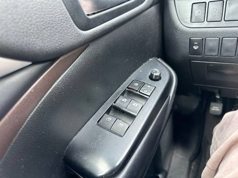 Used 2019 Toyota Highlander XLE AWD/4WD image 45