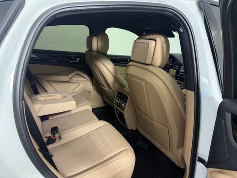 Certified 2022 Porsche Cayenne Coupe AWD/4WD image 17
