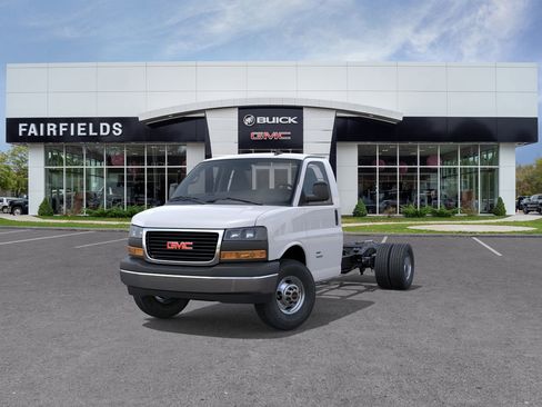 New 2025 GMC Savana 4500 w/ Power Convenience Package RWD image 41
