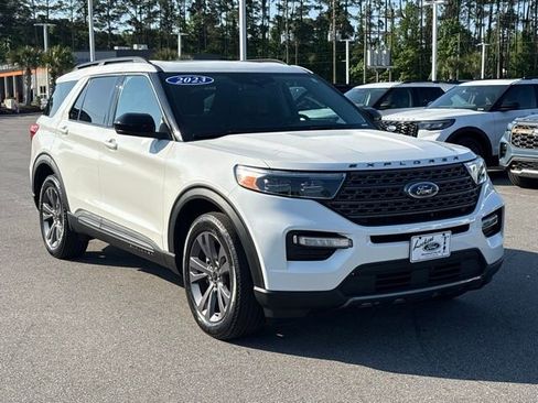 Used 2023 Ford Explorer XLT w/ Equipment Group 202A AWD/4WD image 7