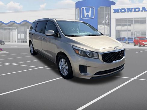 Used 2017 Kia Sedona LX w/ LX Essentials Premium Package image 1