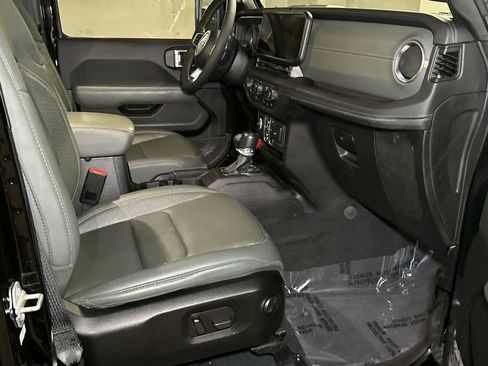 Used 2024 Jeep Wrangler High Altitude AWD/4WD image 11