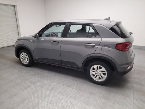 Used 2021 Hyundai Venue SE FWD image 3