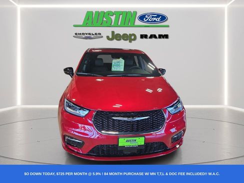 New 2025 Chrysler Pacifica Select FWD image 4