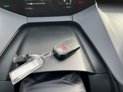 Used 2025 Toyota Prius LE image 22