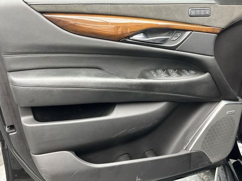 Used 2019 Cadillac Escalade Luxury AWD/4WD image 8
