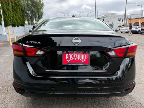 Used 2025 Nissan Altima 2.5 SV FWD image 6