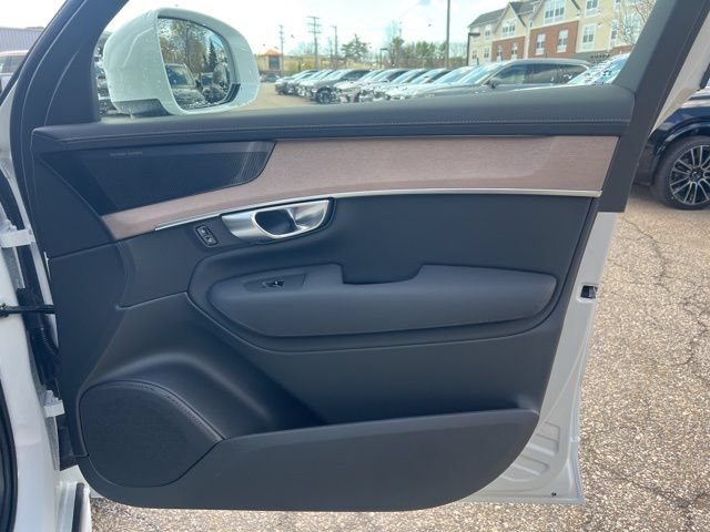 New 2026 Volvo XC90 T8 Plus w/ Protection Package Premier AWD/4WD image 13