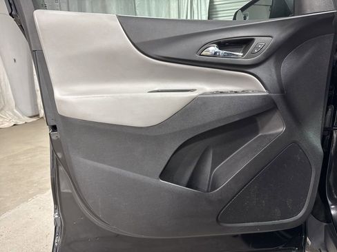 Used 2023 Chevrolet Equinox LS FWD image 15