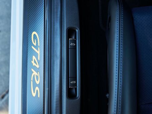 Used 2025 Porsche 718 Cayman GT4 RS w/ Weissach Package image 32