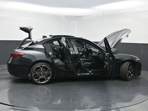 Used 2022 Alfa Romeo Giulia Veloce image 44