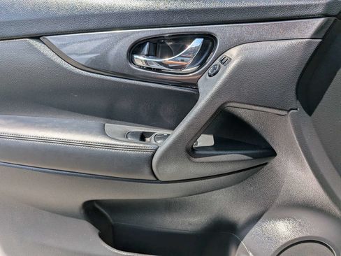 Used 2018 Nissan Rogue SV FWD image 26