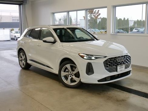 New 2025 Audi Q5 Prestige image 1