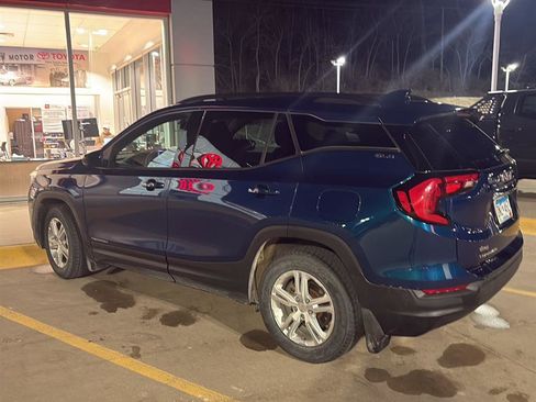 Used 2019 GMC Terrain SLE w/ Driver Convenience Package image 3